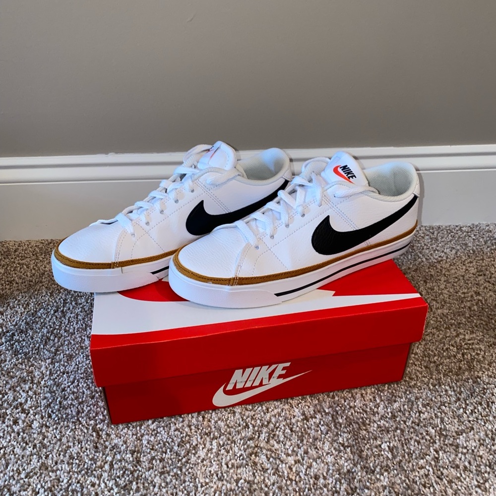 Nike Court Legacy